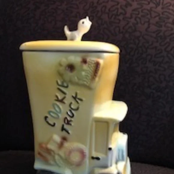 *HOST PICK* Vintage Cookie Jar *EUC*
